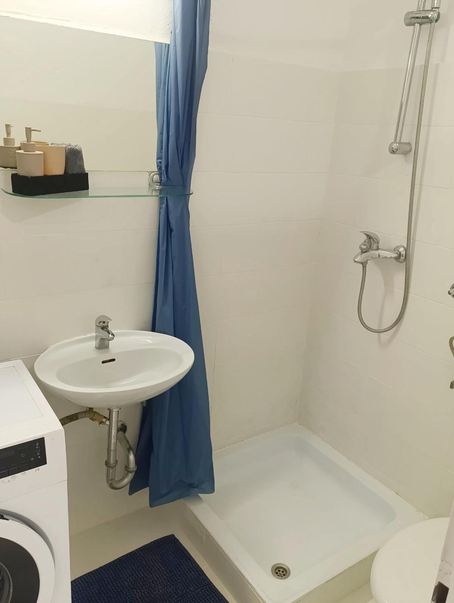 For Four People Romana Apartment
